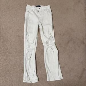 White distressed jeans with ripped